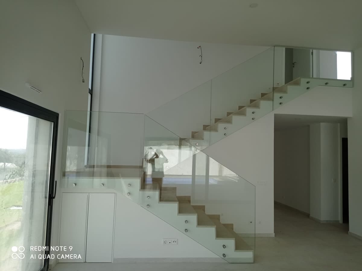 Vidros e caixilharia em habitação